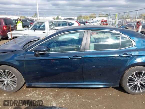 ✅ 2018 Toyota Camry LE • VIN: 4T1B11HK1JU536964 • Lot: 43490060. Listed on IAAI with 161,867 mi. Free auction sales archive from the USA and detailed vehicle history report at DreamBid. Image 14.