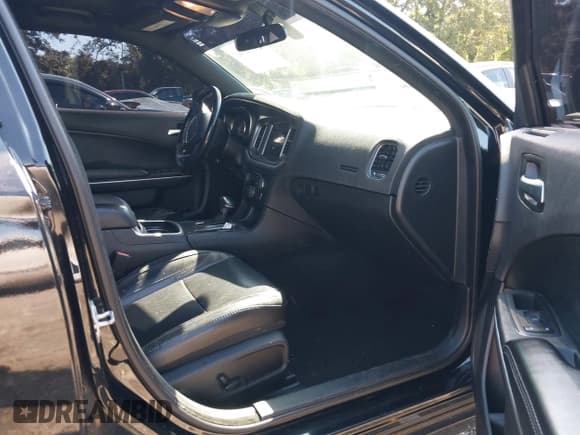 ✅ 2020 Dodge Charger SXT • VIN: 2C3CDXBG5LH211428 • Lot: 43094942. Wystawiony na IAAI z przebiegiem 105 934 mil. Bezpłatny archiwum sprzedaży aukcyjnych z USA i szczegółowy raport historii pojazdu na DreamBid. Zdjęcie 5.