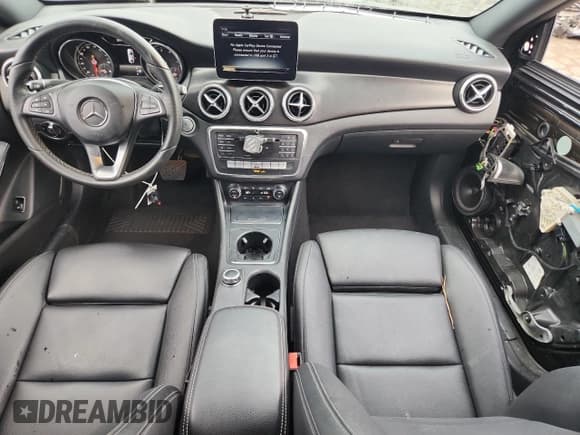 ✅ 2018 Mercedes-Benz CLA 250 • VIN: WDDSJ4EB5JN607075 • Lot: 85705965. Wystawiony na Copart z przebiegiem 59 519 mil. Bezpłatny archiwum sprzedaży aukcyjnych z USA i szczegółowy raport historii pojazdu na DreamBid. Zdjęcie 8.