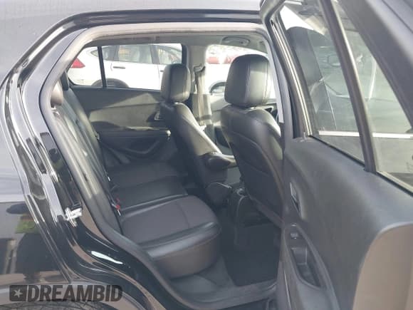 ✅ 2020 Chevrolet Trax LT • VIN: KL7CJPSBXLB044126 • Lot: 43350705. Wystawiony na IAAI z przebiegiem 111 439 mil. Bezpłatny archiwum sprzedaży aukcyjnych z USA i szczegółowy raport historii pojazdu na DreamBid. Zdjęcie 8.