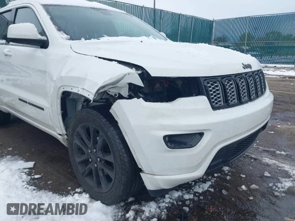 ✅ 2018 Jeep Grand Cherokee Altitude • VIN: 1C4RJFAGXJC120469 • Lot: 43674610. Listed on IAAI with 189,629 mi. Free auction sales archive from the USA and detailed vehicle history report at DreamBid. Image 6.
