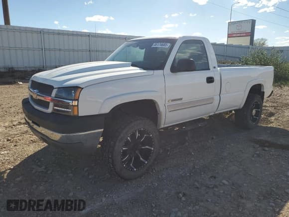 ✅ 2004 Chevrolet Silverado 2500HD • VIN: 1GCHK24G34E266055 • Lot: 85174685. Wystawiony na Copart z przebiegiem 82 833 mil. Bezpłatny archiwum sprzedaży aukcyjnych z USA i szczegółowy raport historii pojazdu na DreamBid. Zdjęcie 1.