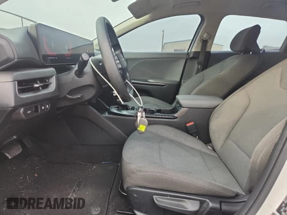 ✅ 2025 Kia K4 LXS • VIN: 3KPFT4DEXSE029630 • Lot: 92619485. Wystawiony na Copart z przebiegiem 26 855 mil. Bezpłatny archiwum sprzedaży aukcyjnych z USA i szczegółowy raport historii pojazdu na DreamBid. Zdjęcie 7.