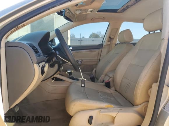 ✅ 2005 Volkswagen Jetta 2.5L • VIN: 3VWSF71KX5M617018 • Lot: 89722935. Wystawiony na Copart z przebiegiem 212 584 mil. Bezpłatny archiwum sprzedaży aukcyjnych z USA i szczegółowy raport historii pojazdu na DreamBid. Zdjęcie 7.