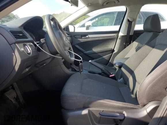 ✅ 2013 Volkswagen Passat S • VIN: 1VWAP7A34DC047387 • Lot: 82010855. Wystawiony na Copart z przebiegiem 147 272 mil. Bezpłatny archiwum sprzedaży aukcyjnych z USA i szczegółowy raport historii pojazdu na DreamBid. Zdjęcie 7.