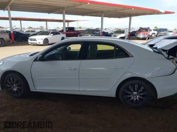 2013 Chevrolet Malibu LS z VIN 1G11B5SA8DF143372, wystawiony jako IAAI lot #43250501 z przebiegiem 249 820 mil mil oraz . Historia ofert i sprzedaży dostępna na DreamBid. Obrazek 14.