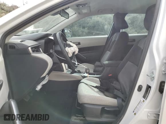 ✅ 2023 Toyota Corolla Cross L • VIN: 7MUAAABG2PV052714 • Lot: 51417815. Wystawiony na Copart z przebiegiem 39 458 mil. Bezpłatny archiwum sprzedaży aukcyjnych z USA i szczegółowy raport historii pojazdu na DreamBid. Zdjęcie 7.