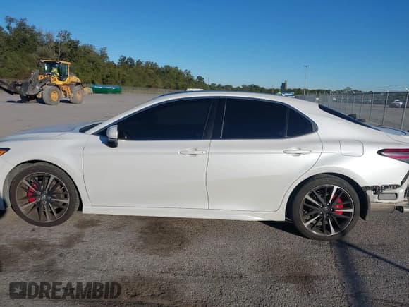 ✅ 2018 Toyota Camry XSE • VIN: 4T1B61HKXJU125001 • Lot: 43584996. Wystawiony na IAAI z przebiegiem 189 606 mil. Bezpłatny archiwum sprzedaży aukcyjnych z USA i szczegółowy raport historii pojazdu na DreamBid. Zdjęcie 14.