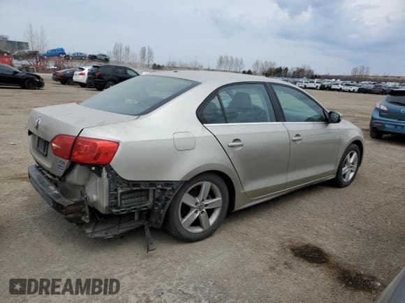 ✅ 2013 Volkswagen Jetta Comfortline • VIN: 3VWDL7AJ0DM247575 • Lot: 53722715. Wystawiony na Copart z przebiegiem 256 015 mil. Bezpłatny archiwum sprzedaży aukcyjnych z USA i szczegółowy raport historii pojazdu na DreamBid. Zdjęcie 3.