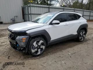 ✅ 2024 Hyundai Kona Limited • VIN: KM8HECA33RU116700 • Лот: 47617925. Опубликован ранее на Copart с пробегом 13 790 миль. Бесплатный доступ к архиву аукционных продаж из США и подробный отчёт об истории автомобиля на DreamBid. Изображение 1.