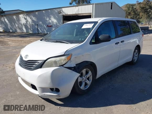 ✅ 2015 Toyota Sienna L • VIN: 5TDZK3DCXFS670488 • Lot: 43847021. Listed on IAAI with 247,395 mi. Free auction sales archive from the USA and detailed vehicle history report at DreamBid. Image 2.