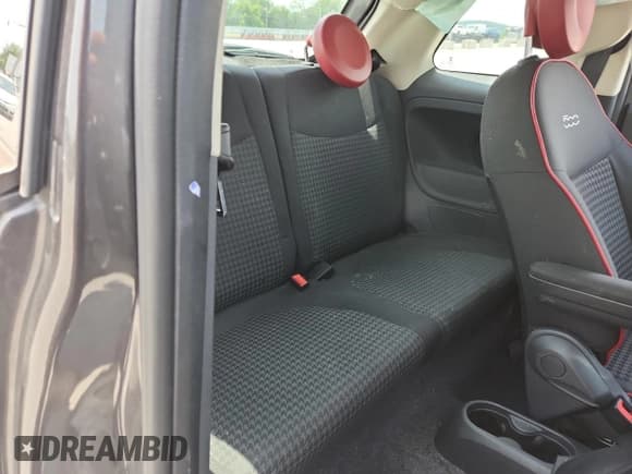 ✅ 2018 FIAT 500 Pop • VIN: 3C3CFFKH5JT425658 • Лот: 61306425. Опубликован ранее на Copart с пробегом 89 404 миль. Бесплатный доступ к архиву аукционных продаж из США и подробный отчёт об истории автомобиля на DreamBid. Изображение 11.