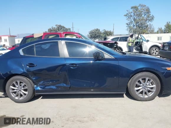 ✅ 2021 Mazda 3 S • VIN: JM1BPAAL8M1304440 • Lot: 42510697. Wystawiony na IAAI z przebiegiem 54 330 mil. Bezpłatny archiwum sprzedaży aukcyjnych z USA i szczegółowy raport historii pojazdu na DreamBid. Zdjęcie 13.