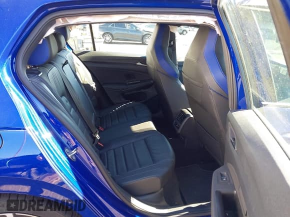 ✅ 2022 Volkswagen Golf R • VIN: WVWFB7CD5NW120568 • Lot: 43450750. Wystawiony na IAAI z przebiegiem 33 548 mil. Bezpłatny archiwum sprzedaży aukcyjnych z USA i szczegółowy raport historii pojazdu na DreamBid. Zdjęcie 8.