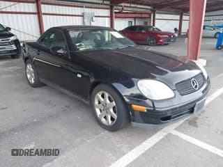 ✅ 1998 Mercedes-Benz SLK 230/320 • VIN: WDBKK47F5WF025775 • Lot: 43853231. Listed on IAAI with 194,697 mi. Free auction sales archive from the USA and detailed vehicle history report at DreamBid. Image 1.