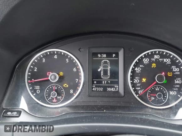 ✅ 2018 Volkswagen Tiguan • VIN: WVGBV7AX0JK000306 • Lot: 41540745. Wystawiony na IAAI z przebiegiem 47 322 mil. Bezpłatny archiwum sprzedaży aukcyjnych z USA i szczegółowy raport historii pojazdu na DreamBid. Zdjęcie 7.