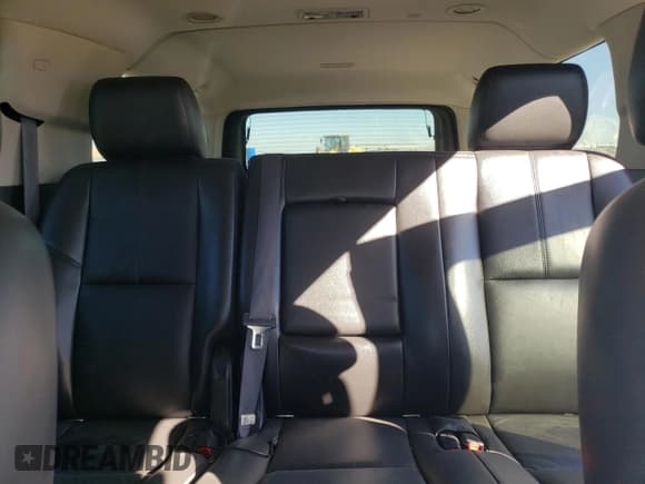 ✅ 2011 Chevrolet Suburban LT • VIN: 1GNSKJE34BR338003 • Lot: 70700754. Wystawiony na Copart z przebiegiem Nie podano. Bezpłatny archiwum sprzedaży aukcyjnych z USA i szczegółowy raport historii pojazdu na DreamBid. Zdjęcie 10.