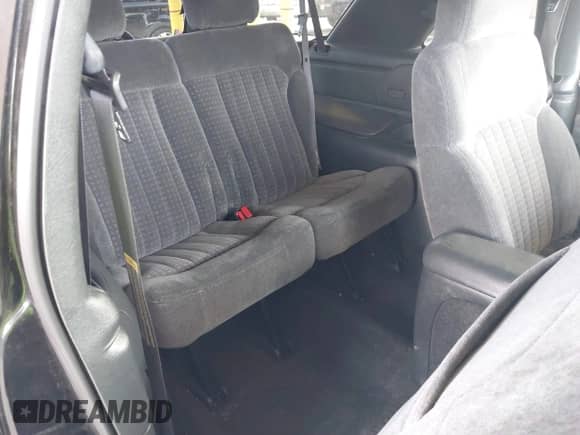 1999 Chevrolet Blazer LS z VIN 1GNCT18W3XK216840, wystawiony jako IAAI lot #41534524 z przebiegiem 199 982 mil mil oraz . Historia ofert i sprzedaży dostępna na DreamBid. Obrazek 8.