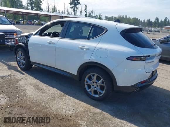 2024 Dodge Hornet R/T z VIN ZACPDFCWXR3A33544, wystawiony jako IAAI lot #42399881 z przebiegiem 2 027 mil mil oraz . Historia ofert i sprzedaży dostępna na DreamBid. Obrazek 3.