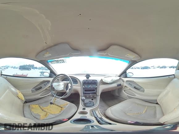 ✅ 2001 Ford Mustang Standard • VIN: 1FAFP40431F258730 • Lot: 82288725. Wystawiony na Copart z przebiegiem Nie podano. Bezpłatny archiwum sprzedaży aukcyjnych z USA i szczegółowy raport historii pojazdu na DreamBid. Zdjęcie 15.