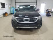 ✅ 2021 Kia Seltos LX • VIN: KNDEPCAA3M7044744 • Lot: 84449535. Wystawiony na Copart z przebiegiem 111 506 mil. Bezpłatny archiwum sprzedaży aukcyjnych z USA i szczegółowy raport historii pojazdu na DreamBid. Zdjęcie 5.