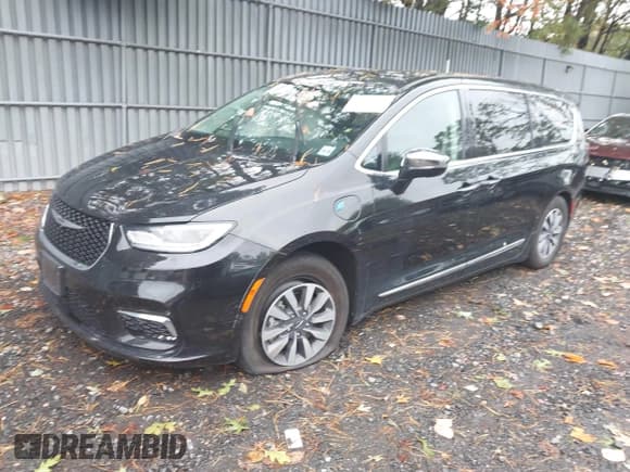 ✅ 2023 Chrysler Pacifica Hybrid Limited • VIN: 2C4RC1S76PR599596 • Lot: 43427260. Listed on IAAI with 32,972 mi. Free auction sales archive from the USA and detailed vehicle history report at DreamBid. Image 17.