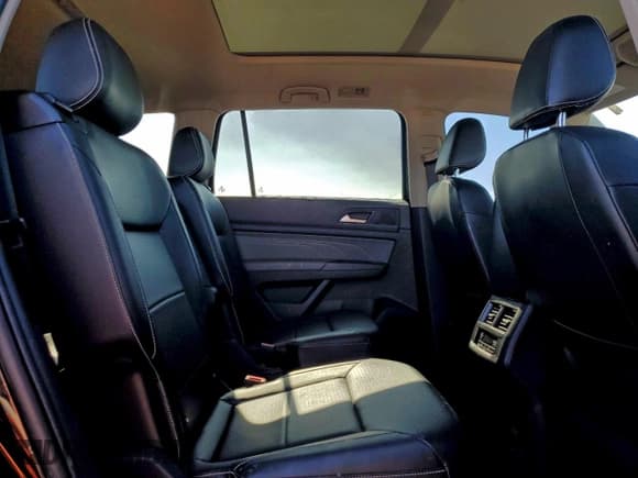 ✅ 2022 Volkswagen Atlas SEL R-Line • VIN: 1V2AR2CA3NC513760 • Lot: 96081705. Wystawiony na Copart z przebiegiem Nie podano. Bezpłatny archiwum sprzedaży aukcyjnych z USA i szczegółowy raport historii pojazdu na DreamBid. Zdjęcie 11.