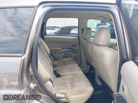 ✅ 2012 Mitsubishi Outlander SE • VIN: JA4AS3AW1CU002897 • Lot: 43079466. Wystawiony na IAAI z przebiegiem 221 765 mil. Bezpłatny archiwum sprzedaży aukcyjnych z USA i szczegółowy raport historii pojazdu na DreamBid. Zdjęcie 8.