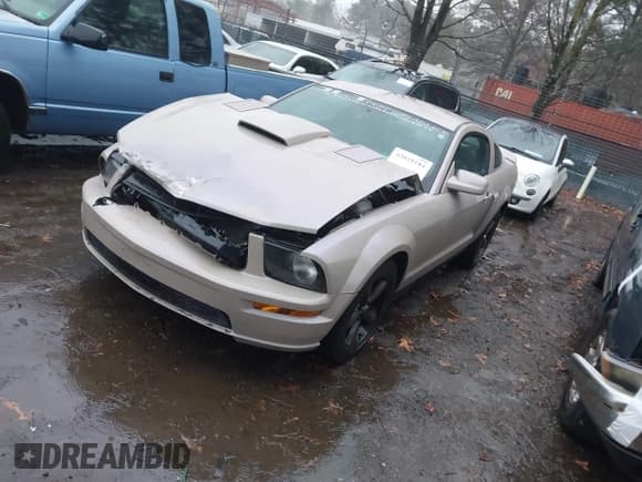✅ 2007 Ford Mustang GT Deluxe • VIN: 1ZVFT82H475229276 • Lot: 43815184. Listed on IAAI with 25,491 mi. Free auction sales archive from the USA and detailed vehicle history report at DreamBid. Image 2.