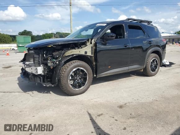 ✅ 2025 Nissan Pathfinder Rock Creek • VIN: 5N1DR3BD1SC256654 • Lot: 60830895. Wystawiony na Copart z przebiegiem 549 mil. Bezpłatny archiwum sprzedaży aukcyjnych z USA i szczegółowy raport historii pojazdu na DreamBid. Zdjęcie 1.