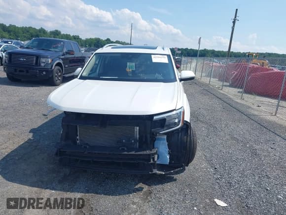 ✅ 2024 Volkswagen Atlas SEL • VIN: 1V2BR2CA5RC529288 • Lot: 42599334. Listed on IAAI with 32,843 mi. Free auction sales archive from the USA and detailed vehicle history report at DreamBid. Image 12.