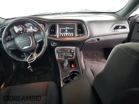 ✅ 2018 Dodge Challenger SXT Plus • VIN: 2C3CDZAGXJH111030 • Lot: 43950573. Wystawiony na Copart z przebiegiem 32 857 mil. Bezpłatny archiwum sprzedaży aukcyjnych z USA i szczegółowy raport historii pojazdu na DreamBid. Zdjęcie 8.