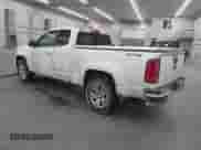 2020 Chevrolet Colorado 4WD LT z VIN 1GCHTCEA7L1180802, wystawiony jako IAAI lot #41488428 z przebiegiem 94 430 mil mil oraz . Historia ofert i sprzedaży dostępna na DreamBid. Obrazek 3.