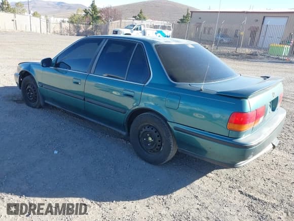 ✅ 1993 Honda Accord LX • VIN: JHMCB7658PC021835 • Lot: 43885829. Listed on IAAI with 194,460 mi. Free auction sales archive from the USA and detailed vehicle history report at DreamBid. Image 3.