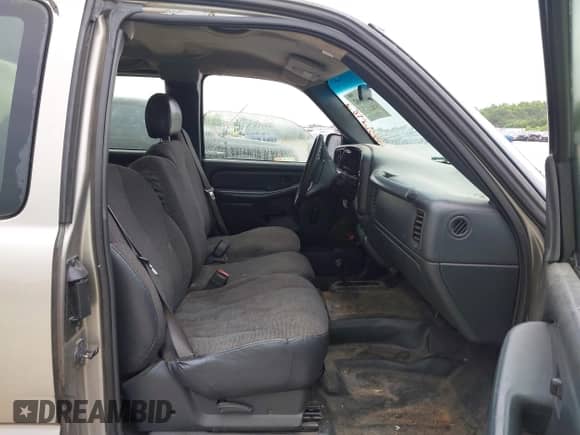 ✅ 2000 Chevrolet Silverado 1500 LS • VIN: 2GCEK19V6Y1387304 • Lot: 42312482. Wystawiony na IAAI z przebiegiem 279 382 mil mil. Skorzystaj z bezpłatnego archiwum sprzedaży aukcyjnych z USA i zobacz szczegółowy raport historii pojazdu na DreamBid. Zdjęcie 5.