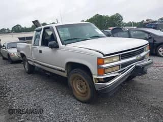 1998 Chevrolet Silverado 1500 z VIN 1GCEK19R3WE129448, wystawiony jako IAAI lot #42975561 z przebiegiem 592 686 mil mil oraz . Historia ofert i sprzedaży dostępna na DreamBid. Obrazek 1.