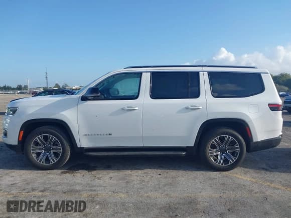 ✅ 2024 Jeep Wagoneer • VIN: 1C4SJUAP4RS160635 • Lot: 41942973. Listed on IAAI with 14,327 mi. Free auction sales archive from the USA and detailed vehicle history report at DreamBid. Image 14.