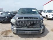 ✅ 2019 Toyota Tundra SR • VIN: 5TFRM5F11KX135202 • Lot: 41923425. Wystawiony na IAAI z przebiegiem 251 587 mil. Bezpłatny archiwum sprzedaży aukcyjnych z USA i szczegółowy raport historii pojazdu na DreamBid. Zdjęcie 12.