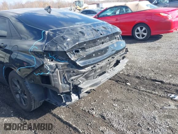 ✅ 2023 Hyundai Elantra SEL • VIN: KMHLM4AG7PU373457 • Lot: 43666571. Listed on IAAI with 90,425 mi. Free auction sales archive from the USA and detailed vehicle history report at DreamBid. Image 6.