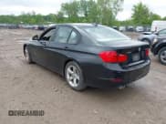 ✅ 2015 BMW 3 Series 328i xDrive • VIN: WBA3B5G52FNS15992 • Lot: 42302001. Wystawiony na IAAI z przebiegiem Nie podano. Bezpłatny archiwum sprzedaży aukcyjnych z USA i szczegółowy raport historii pojazdu na DreamBid. Zdjęcie 3.