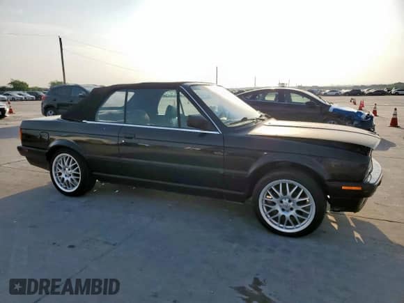 1991 BMW 3 Series z VIN WBABB2316MEC25177, wystawiony jako Copart lot #57317225 z przebiegiem 220 252 mil mil oraz Czysty tytuł • Clean title. Historia ofert i sprzedaży dostępna na DreamBid. Obrazek 4.