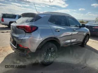 ✅ 2024 Buick Encore GX Sport Touring • VIN: KL4AMDSL7RB140744 • Lot: 82334515. Wystawiony na Copart z przebiegiem 15 258 mil. Bezpłatny archiwum sprzedaży aukcyjnych z USA i szczegółowy raport historii pojazdu na DreamBid. Zdjęcie 3.