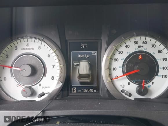 ✅ 2018 Toyota Sienna SE • VIN: 5TDXZ3DC1JS919062 • Lot: 42790530. Listed on IAAI with 107,040 mi. Free auction sales archive from the USA and detailed vehicle history report at DreamBid. Image 7.