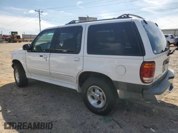 ✅ 2001 Ford Explorer XLT • VIN: 1FMZU83P51ZA53529 • Лот: 67268895. Опубликован ранее на Copart с пробегом 177 618 миль. Бесплатный доступ к архиву аукционных продаж из США и подробный отчёт об истории автомобиля на DreamBid. Изображение 2.