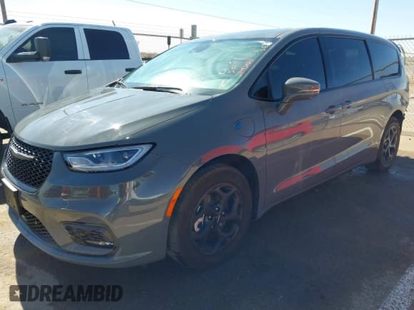 ✅ 2022 Chrysler Pacifica Hybrid Limited • VIN: 2C4RC1S79NR222225 • Лот: 41443021. Опубликован ранее на IAAI с пробегом 10 978 миль. Бесплатный доступ к архиву аукционных продаж из США и подробный отчёт об истории автомобиля на DreamBid. Изображение 2.