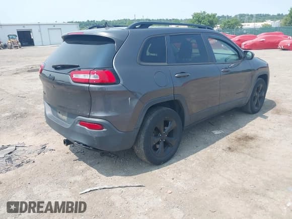 ✅ 2016 Jeep Cherokee Latitude • VIN: 1C4PJMCBXGW122274 • Lot: 42407175. Listed on IAAI with 152,229 mi. Free auction sales archive from the USA and detailed vehicle history report at DreamBid. Image 4.