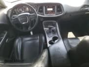 ✅ 2015 Dodge Challenger R/T • VIN: 2C3CDZAT8FH737065 • Lot: 51809354. Wystawiony na Copart z przebiegiem 94 366 mil. Bezpłatny archiwum sprzedaży aukcyjnych z USA i szczegółowy raport historii pojazdu na DreamBid. Zdjęcie 8.