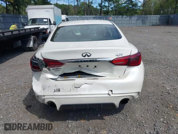✅ 2018 Infiniti Q50 Luxe • VIN: JN1EV7AR8JM444530 • Lot: 43212828. Wystawiony na IAAI z przebiegiem 95 732 mil. Bezpłatny archiwum sprzedaży aukcyjnych z USA i szczegółowy raport historii pojazdu na DreamBid. Zdjęcie 16.