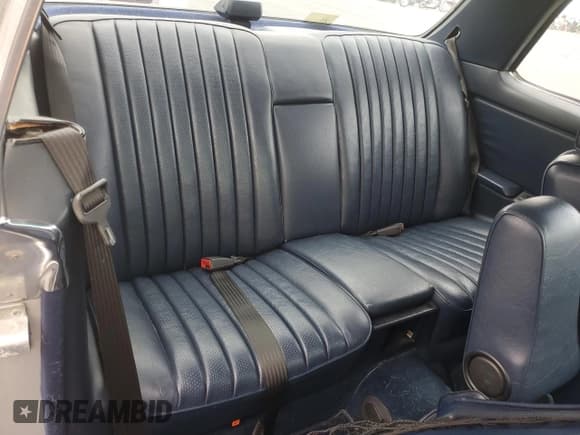 ✅ 1984 Mercedes-Benz 300 • VIN: WDBAB53A0EA086460 • Lot: 93209965. Wystawiony na Copart z przebiegiem 180 936 mil. Bezpłatny archiwum sprzedaży aukcyjnych z USA i szczegółowy raport historii pojazdu na DreamBid. Zdjęcie 10.