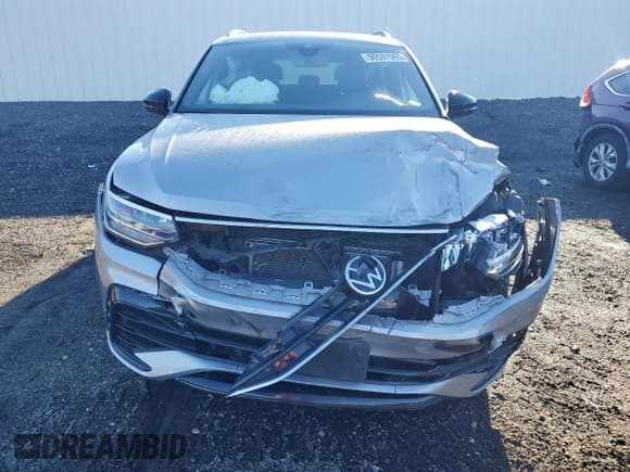 ✅ 2022 Volkswagen Tiguan SE R-Line Black • VIN: 3VV8B7AX9NM053920 • Lot: 90597065. Wystawiony na Copart z przebiegiem 51 631 mil. Bezpłatny archiwum sprzedaży aukcyjnych z USA i szczegółowy raport historii pojazdu na DreamBid. Zdjęcie 5.